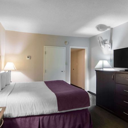 Quality Inn & Suites Єллоунайф Екстер'єр фото