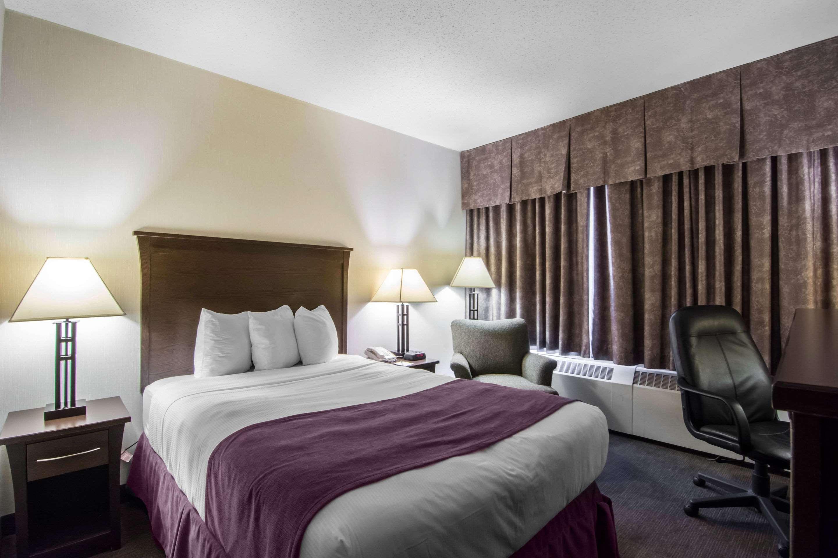 Quality Inn & Suites Єллоунайф Екстер'єр фото