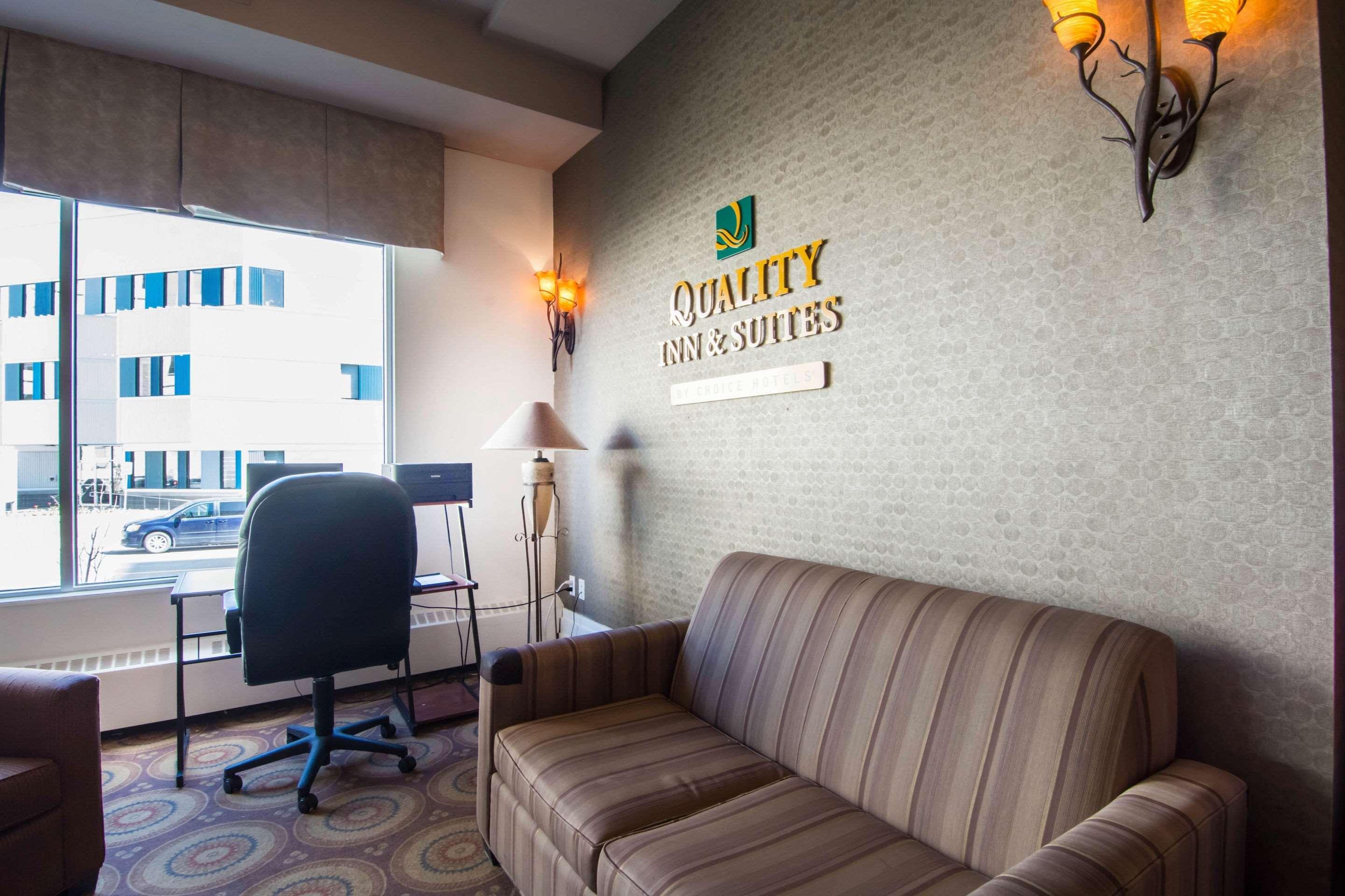 Quality Inn & Suites Єллоунайф Екстер'єр фото