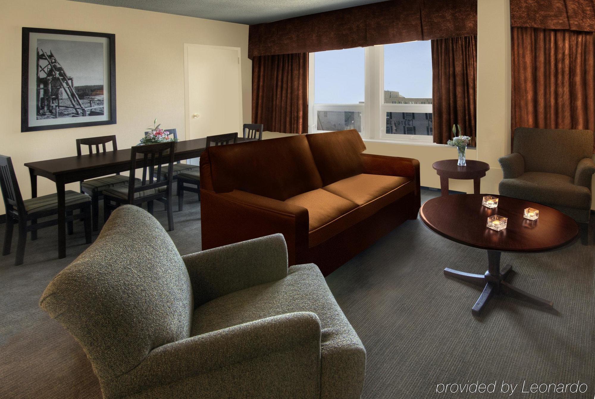 Quality Inn & Suites Єллоунайф Номер фото